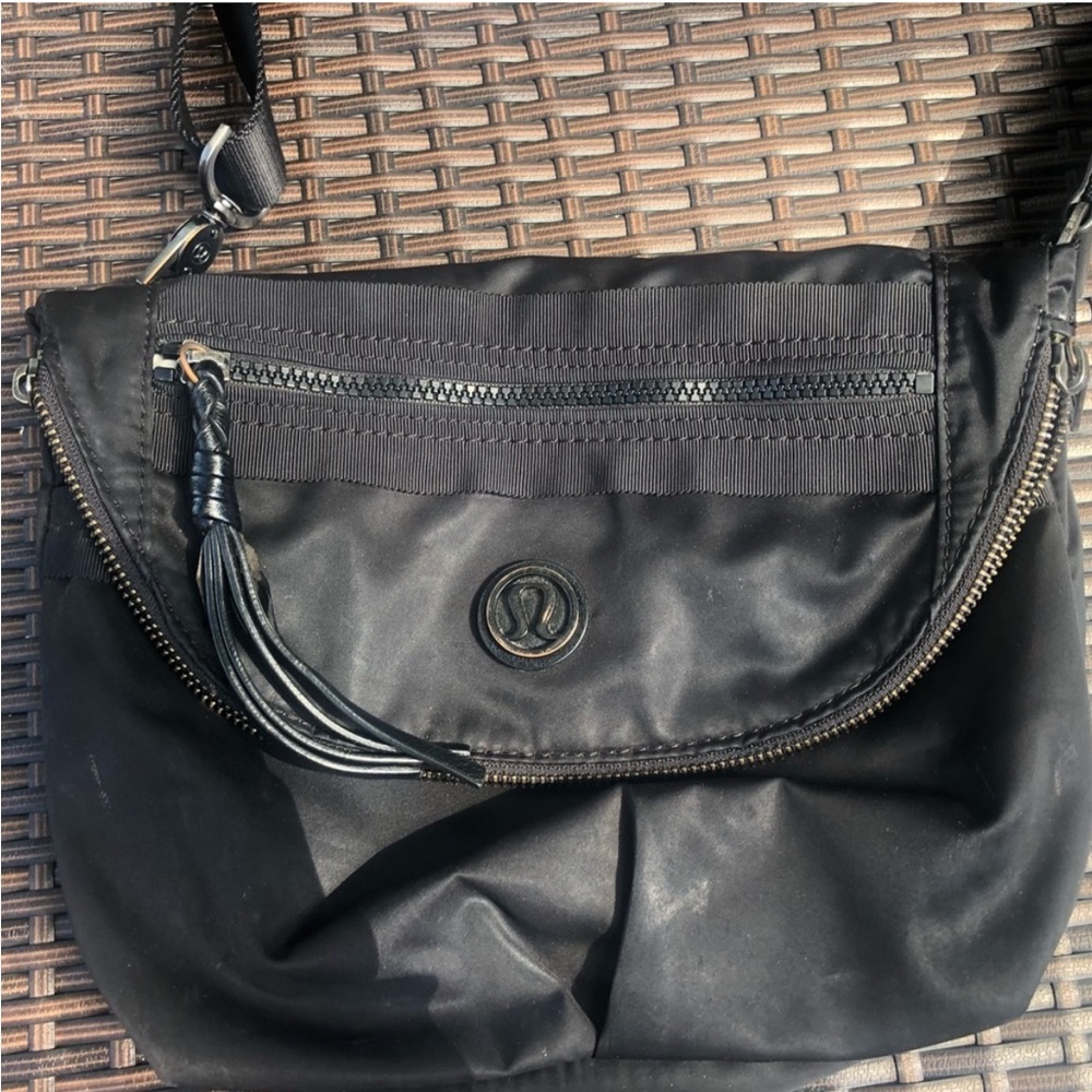 Lululemon festival crossbody bag